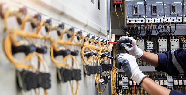 Professional Electrician technician working in Chagrin Falls, OH
